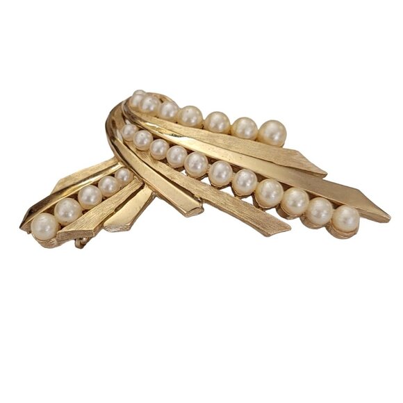 Trifari Crown Over T Gold Tone Faux Pearl Ribbon Brooch, Signed K620 - Picture 3 of 9